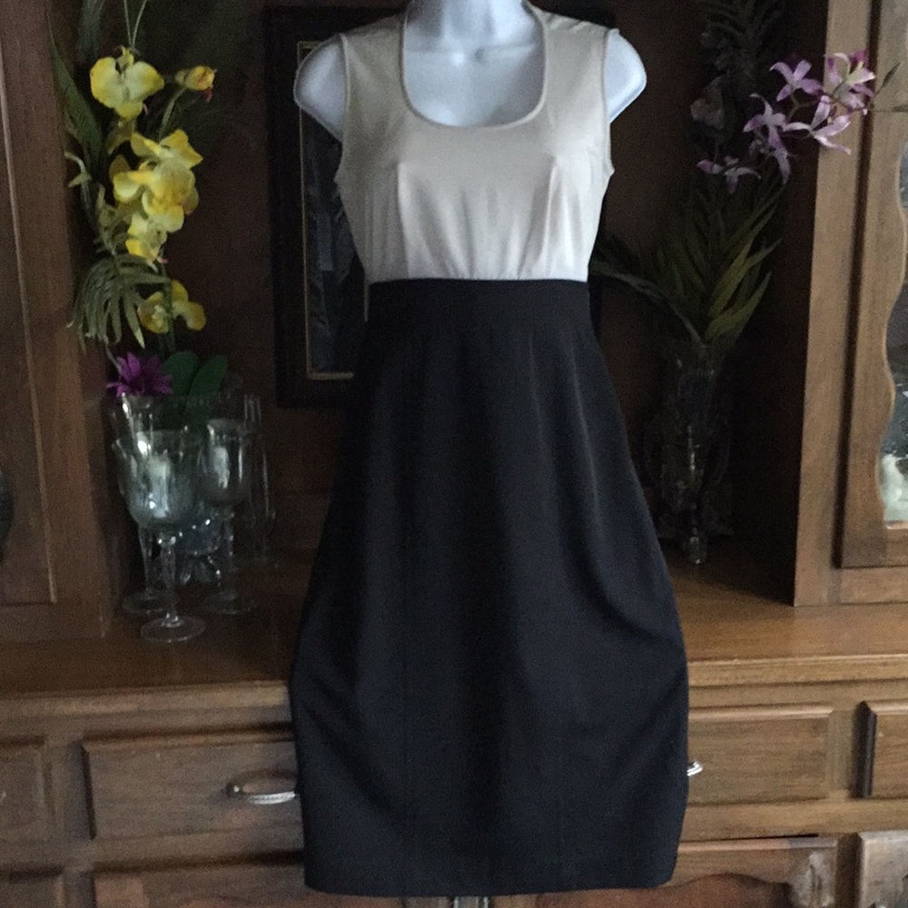 Calvin Klein Sleeveless beige black dress sz. 0-2